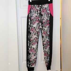 Girls Enyce love graphic jogger pant, size 14/16